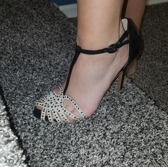 Elegant High Heels - Picture 5 of 6